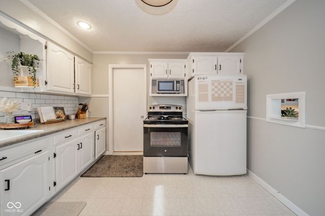 6225 W Penrod Road, Muncie, IN 47304