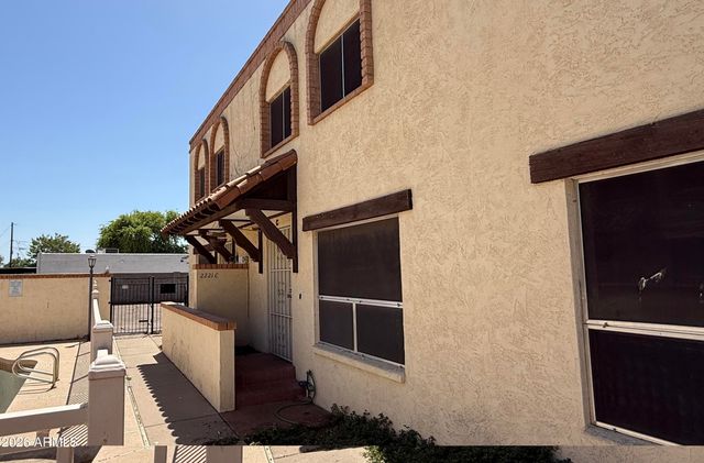 2221 W TURNEY Avenue C, Phoenix, AZ 85015