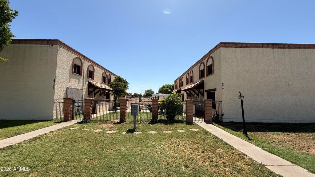 2221 W TURNEY Avenue C, Phoenix, AZ 85015