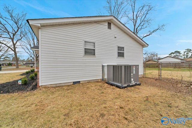 120 SW Cecil Street, Decatur, AL 35601