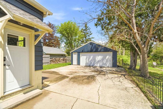 1226 BAY SHORE DRIVE, Oshkosh, WI 54901