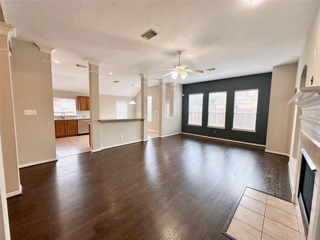 7611 Waterlilly Lane, Pearland, TX 77581