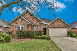 7611 Waterlilly Lane, Pearland, TX 77581