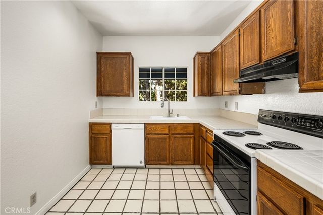 3750 S Bear Street M, Santa Ana, CA 92704