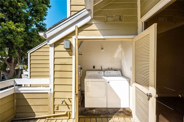 3750 S Bear Street M, Santa Ana, CA 92704