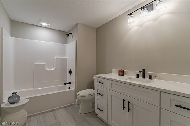 6461 N Cobblestone Road, Mayfield Village, OH 44143