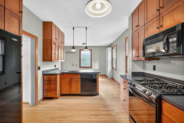 330 42nd Street, Des Moines, IA 50312