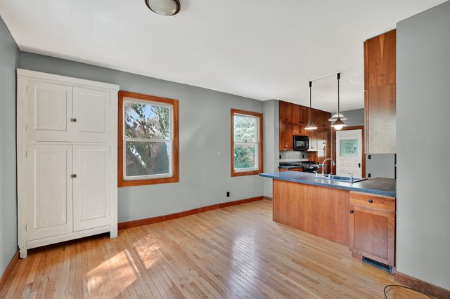 330 42nd Street, Des Moines, IA 50312