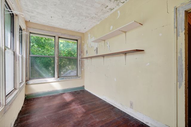 330 42nd Street, Des Moines, IA 50312