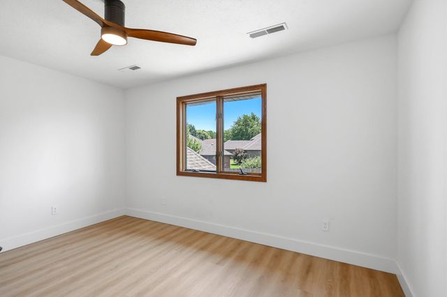 3406 W Laurel Circle, Springfield, MO 65807