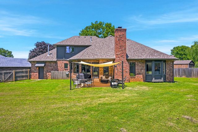 3406 W Laurel Circle, Springfield, MO 65807