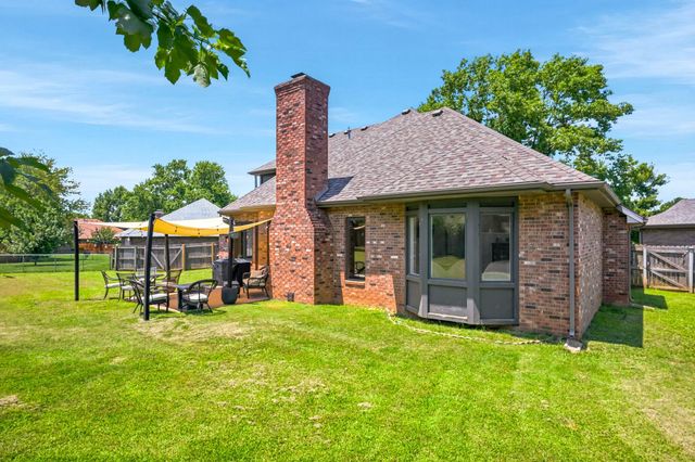 3406 W Laurel Circle, Springfield, MO 65807