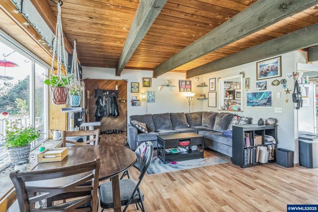 1214 NW Parker Av, Waldport, OR 97394