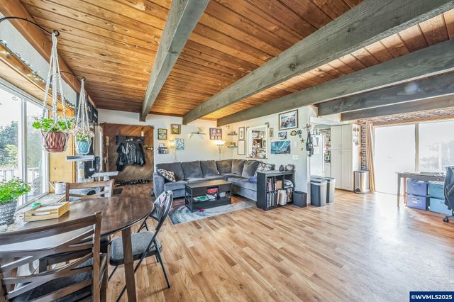 1214 NW Parker Av, Waldport, OR 97394