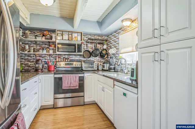 1214 NW Parker Av, Waldport, OR 97394