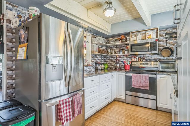 1214 NW Parker Av, Waldport, OR 97394