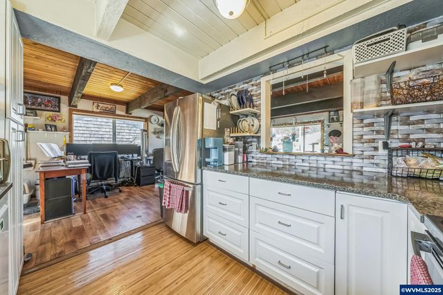1214 NW Parker Av, Waldport, OR 97394