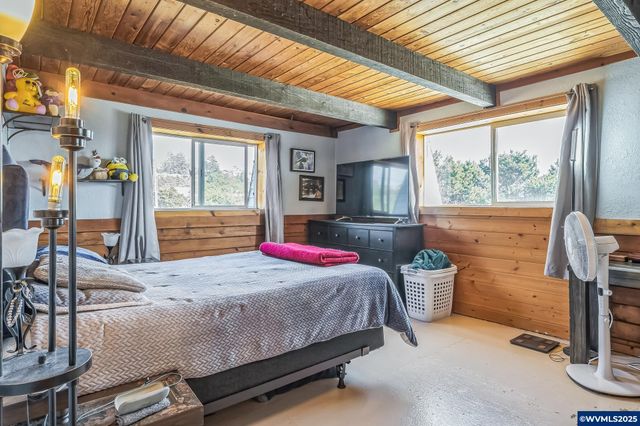 1214 NW Parker Av, Waldport, OR 97394