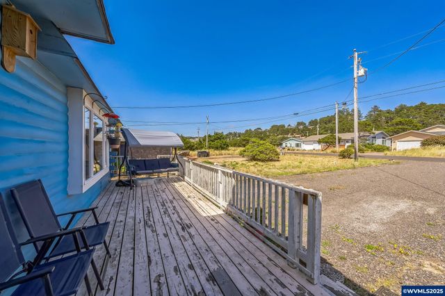 1214 NW Parker Av, Waldport, OR 97394