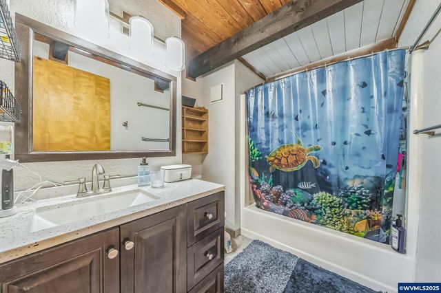 1214 NW Parker Av, Waldport, OR 97394