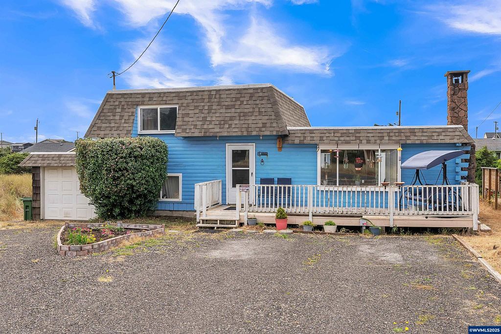 1214 NW Parker Av, Waldport, OR 97394