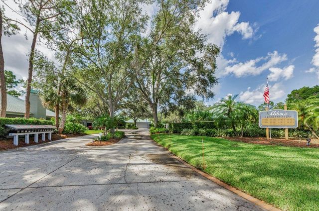 10479 LONGWOOD DRIVE, Seminole, FL 33777