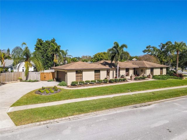2410 OLD COACH TRAIL, Clearwater, FL 33765