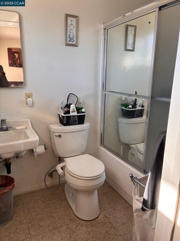 26 Seaview Dr, Bay Point, CA 94565