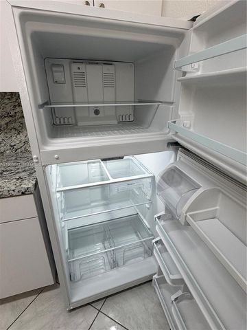 1481 NE 150th St 102, Miami, FL 33161