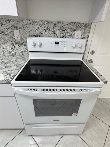 1481 NE 150th St 102, Miami, FL 33161