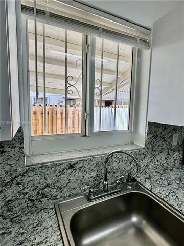 1481 NE 150th St 102, Miami, FL 33161