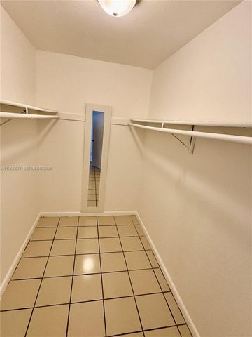 1481 NE 150th St 102, Miami, FL 33161