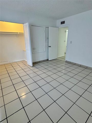 1481 NE 150th St 102, Miami, FL 33161