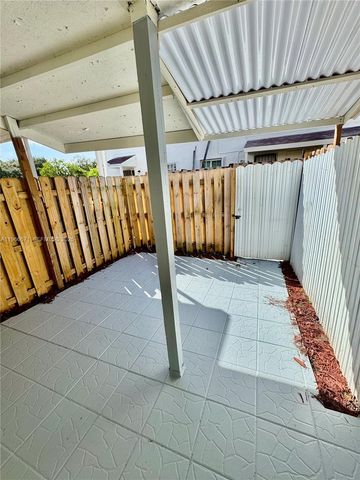 1481 NE 150th St 102, Miami, FL 33161