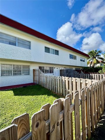 1481 NE 150th St 102, Miami, FL 33161