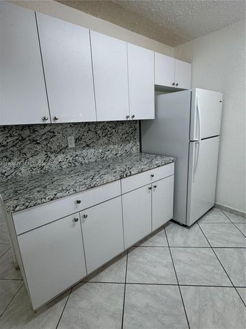 1481 NE 150th St 102, Miami, FL 33161