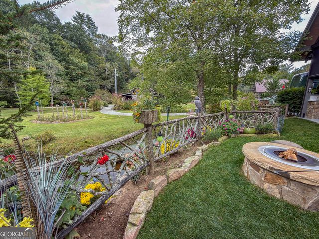 111 Wildflower Road, Scaly Mountain, NC 28775