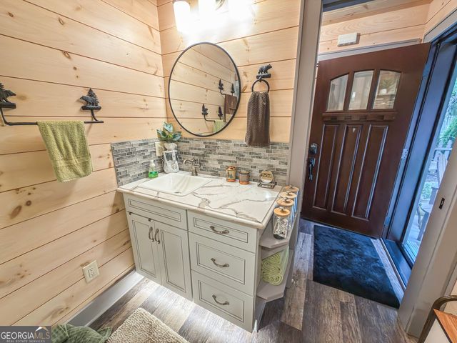 111 Wildflower Road, Scaly Mountain, NC 28775