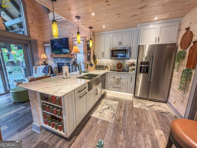 111 Wildflower Road, Scaly Mountain, NC 28775