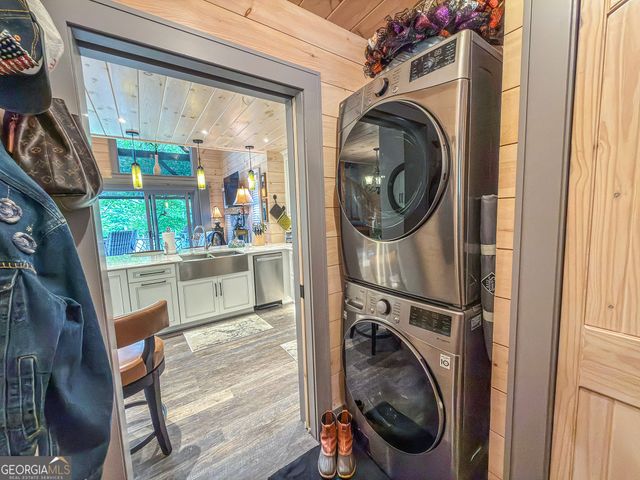 111 Wildflower Road, Scaly Mountain, NC 28775