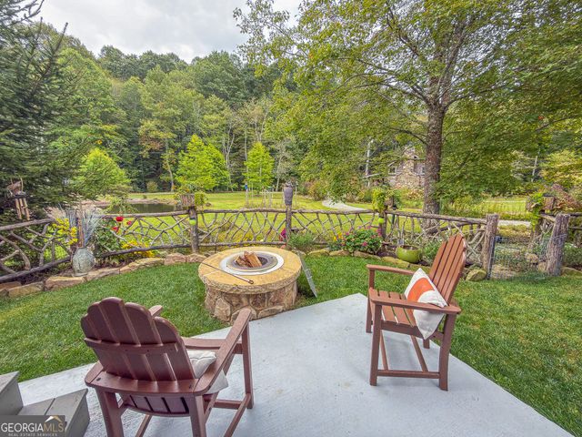 111 Wildflower Road, Scaly Mountain, NC 28775