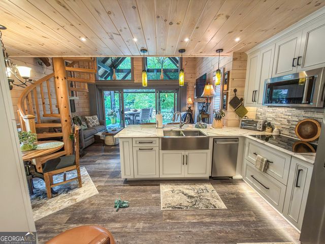 111 Wildflower Road, Scaly Mountain, NC 28775