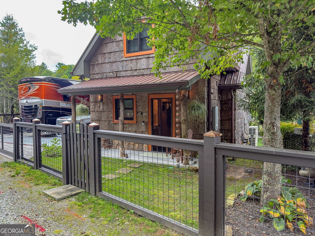 111 Wildflower Road, Scaly Mountain, NC 28775