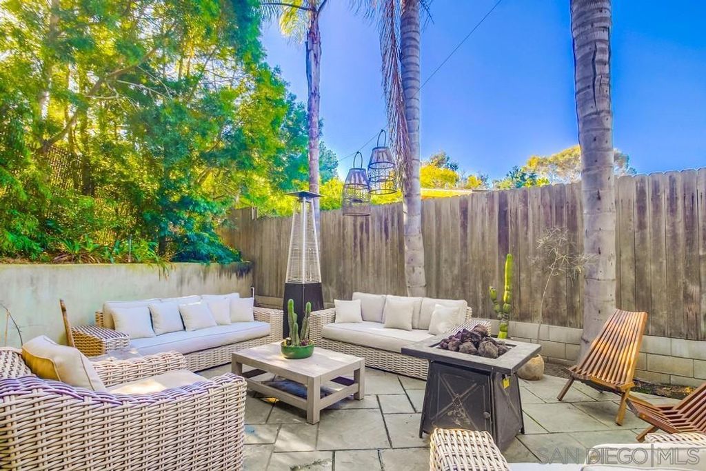 Image 10 of property listing at 1876 Sefton Place, San Diego, CA 92107