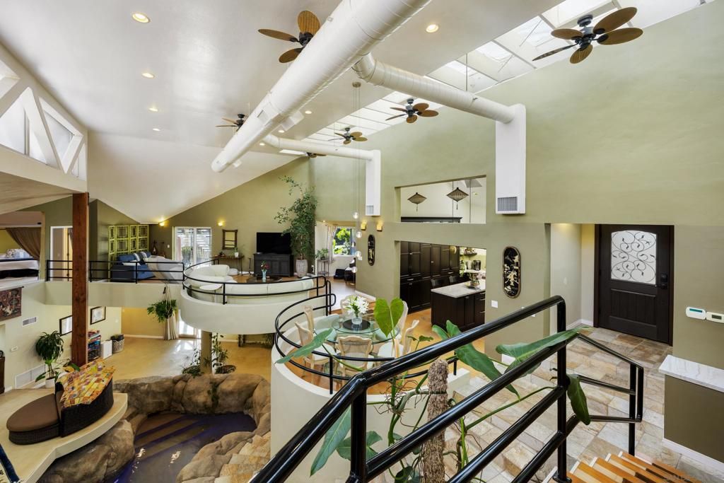 Image 12 of property listing at 1876 Sefton Place, San Diego, CA 92107