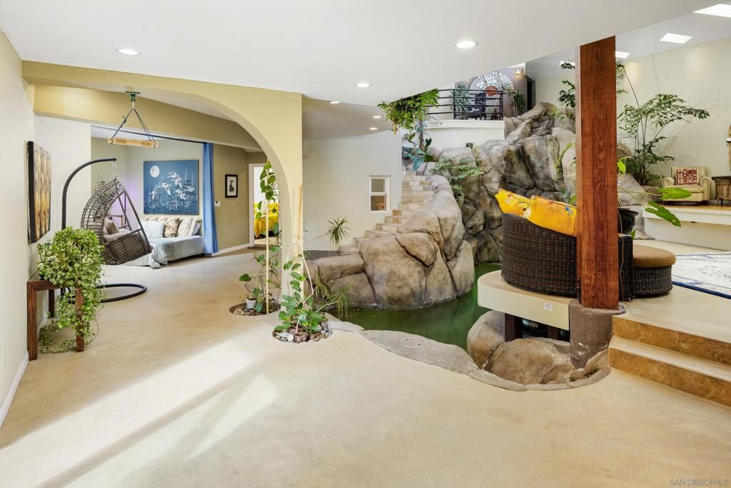 Image 14 of property listing at 1876 Sefton Place, San Diego, CA 92107