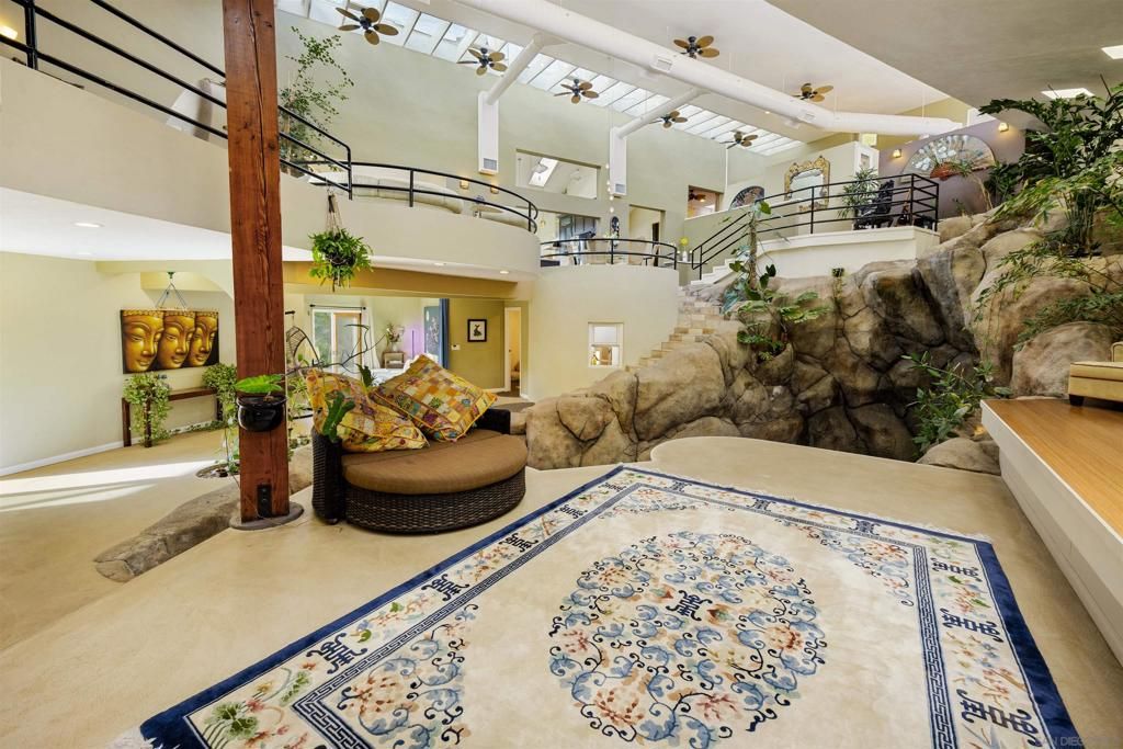 Image 15 of property listing at 1876 Sefton Place, San Diego, CA 92107