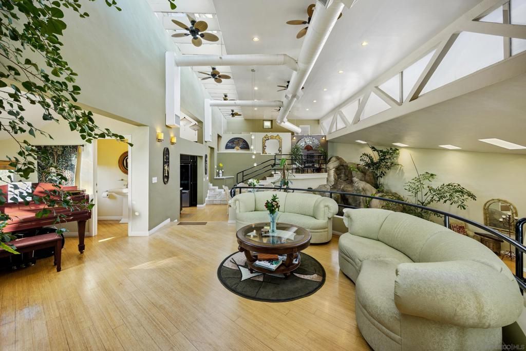 Image 17 of property listing at 1876 Sefton Place, San Diego, CA 92107