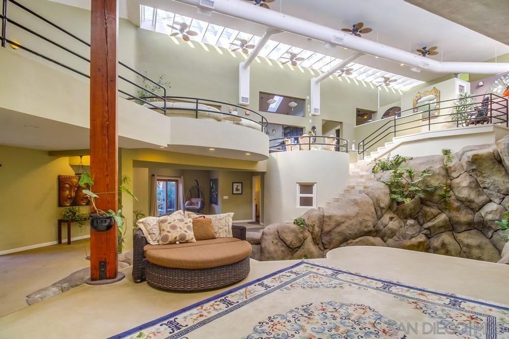 Image 18 of property listing at 1876 Sefton Place, San Diego, CA 92107