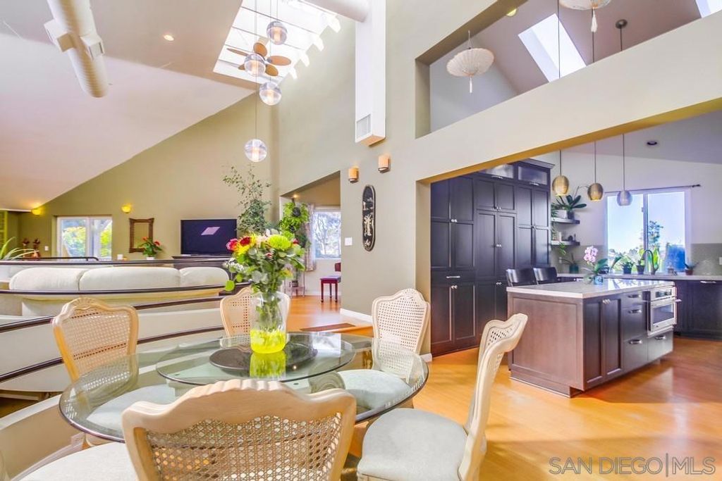 Image 2 of property listing at 1876 Sefton Place, San Diego, CA 92107